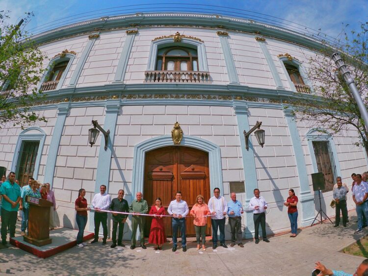 Rescata alcalde puerta histórica de Palacio Municipal de Victoria