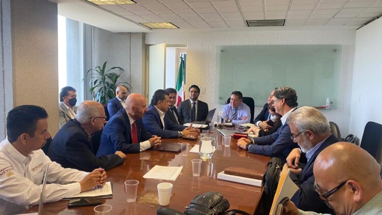 Se reúne Lalo Gattás con titular de la Unidad de Inversiones de Hacienda
