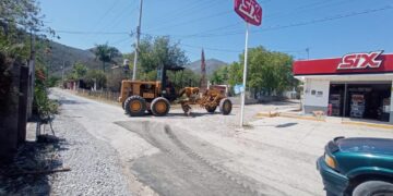 Municipio intensifica rehabilitación de vialidades en Victoria