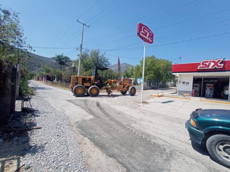 Municipio intensifica rehabilitación de vialidades en Victoria