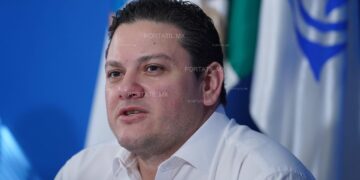 El PAN debe 12 años de predial: exige  pagar con lámparas de alumbrado público