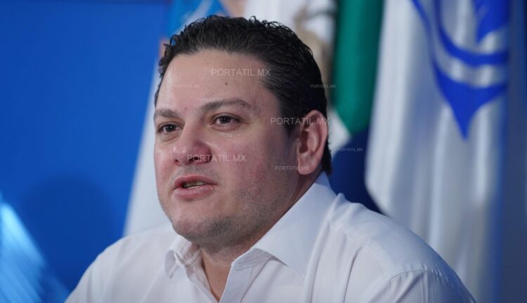 El PAN debe 12 años de predial: exige  pagar con lámparas de alumbrado público