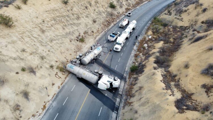 Cierran carretera entre Tamaulipas y SLP por terrible accidente