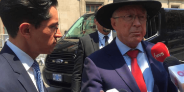 Sostiene AMLO reunión «sorpresa» con embajador de EU
