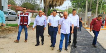 Supervisa Alcalde trabajos de rehabilitación de colector sanitario San Antonio