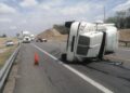 Cierran carretera Victoria-Monterrey por accidente de tráiler