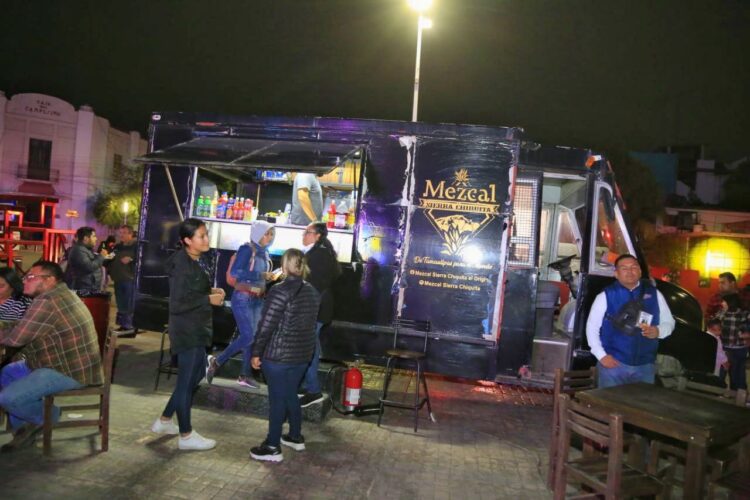 Llega Food Truck Park a Victoria
