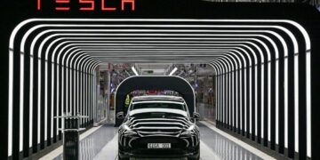 Enfrenta Tesla demanda colectiva