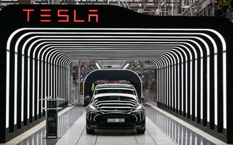 Enfrenta Tesla demanda colectiva