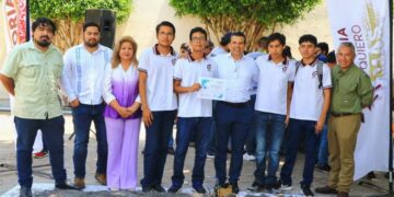 Recibe alcalde a estudiantes campeones de robótica e inteligencia artificial