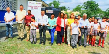 Beneficia alcalde a centros educativos de las colonias 2 de Octubre y Marte R. Gómez