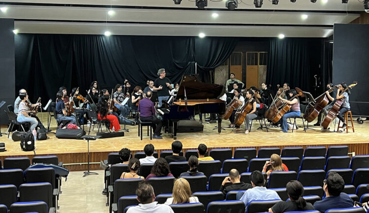 Imparten clase magistral en la Facultad de Música de la UAT