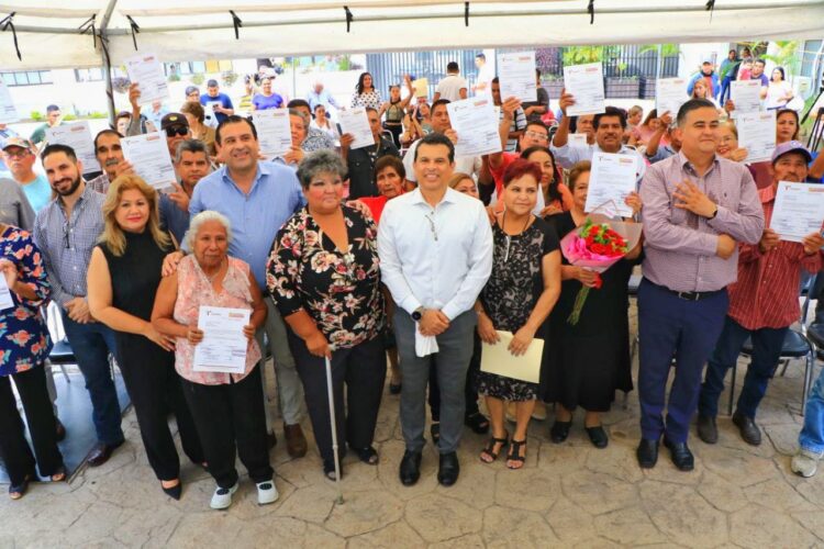 Cumple alcalde su palabra con Sindicato del Municipio
