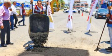 Arranca alcalde intenso programa de bacheo en Victoria