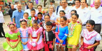 Asisten Lucy y Lalo a concurso  estatal de rondas escolares