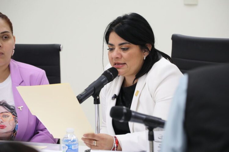 Auditor es cómplice de la corrupción, afirma Úrsula Salazar 