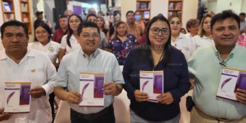 Presentó Thelma Delgado su primer libro en Mérida y en Coahuila