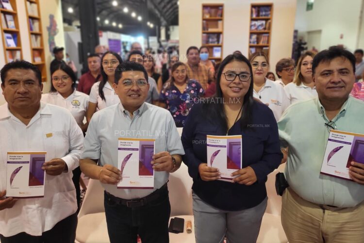 Presentó Thelma Delgado su primer libro en Mérida y en Coahuila