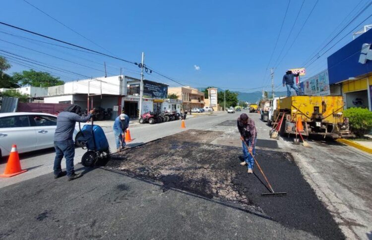 Intensifica municipio arreglo de calles en la ciudad y ejidos