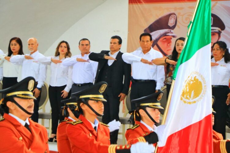 Inaugura alcalde concurso de bandas de guerra y escoltas