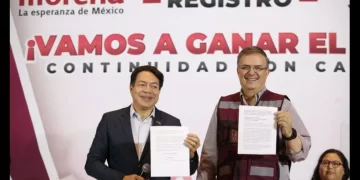 Marcelo Ebrard se registra como el primer precandidato presidencial de Morena