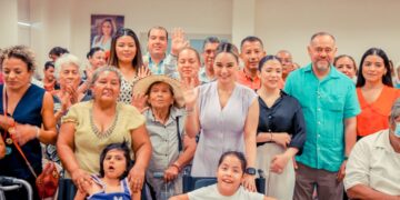 Entrega Lucy de Gattás aparatos de movilidad a familias victorenses