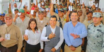 Se reúne Lalo Gattás con uniones de veladores de la ciudad
