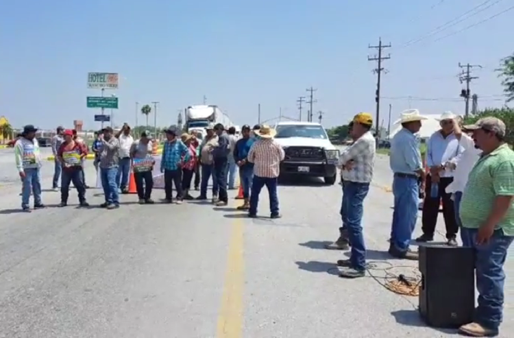 Agricultores de Tamaulipas bloquean carretera federal en San Fernando