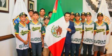 Se reúne Lalo Gattás con beisbolistas que asistirán a campeonato mundial