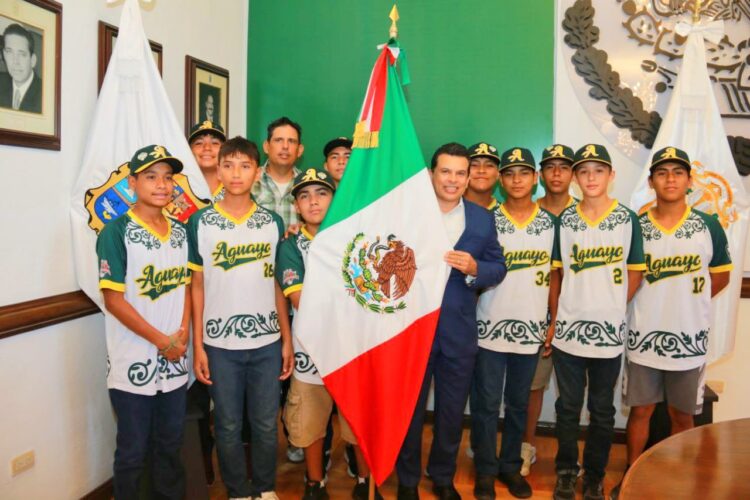 Se reúne Lalo Gattás con beisbolistas que asistirán a campeonato mundial