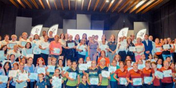Terminan su capacitación en los CEDIF 265 alumnos