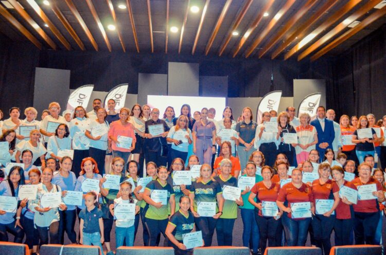 Terminan su capacitación en los CEDIF 265 alumnos