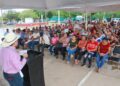 Entrega Lalo Gattás credenciales AMA en zona rural de Victoria
