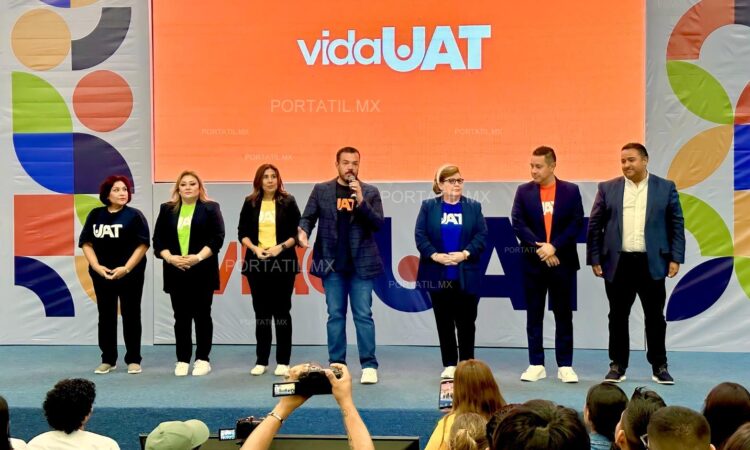 Rector presenta Vida UAT a estudiantes de Nuevo Laredo