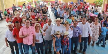 Reconocen habitantes de La Presita trabajo de Lalo Gattás