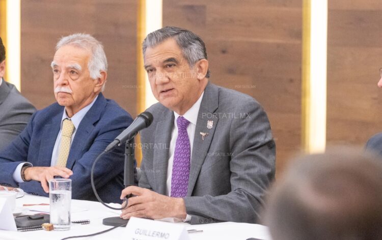 El gobernador de Tamaulipas respalda contenido de libros de texto