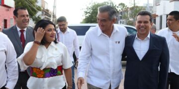 Rinde alcalde junto a gobernador honor a héroes de la Independencia