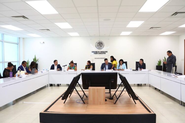 Acusa Congreso al PAN de meter las manos del conflicto magisterial