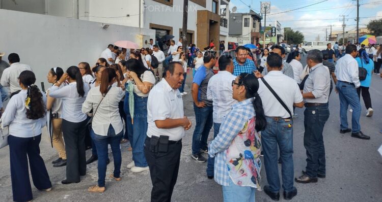 Maestros cierran escuelas y calles en varias ciudades de Tamaulipas