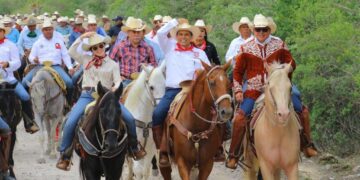 Festejan 273 aniversario de Victoria a caballo