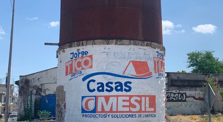 Daña Tico García, con pintas, monumento histórico de Ciudad Victoria
