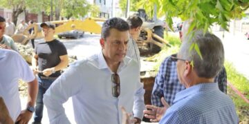 Supervisa alcalde socavón en Calle Michoacán