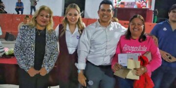Disfrutan de tarde familiar y servicios en la Echeverría