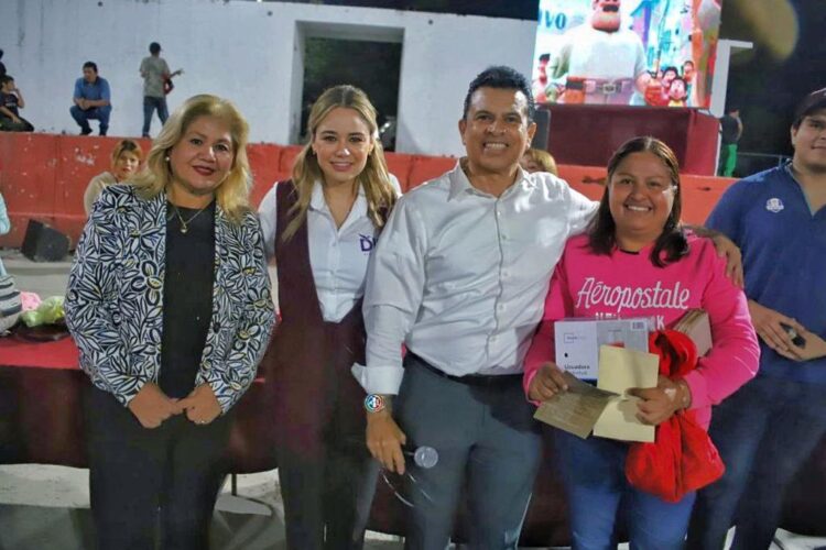 Disfrutan de tarde familiar y servicios en la Echeverría