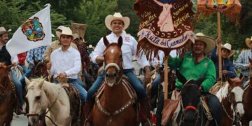Presidente municipal de Victoria participa en cabalgata «Ruta del Cuerudo»