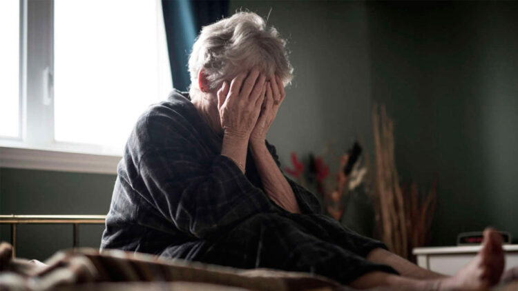 Invierno incrementa casos de depresión en adultos mayores de Victoria