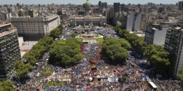Vive Argentina un paro nacional