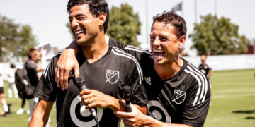 Quiere Chicharito a Carlos Vela de compañero para regresar a Chivas