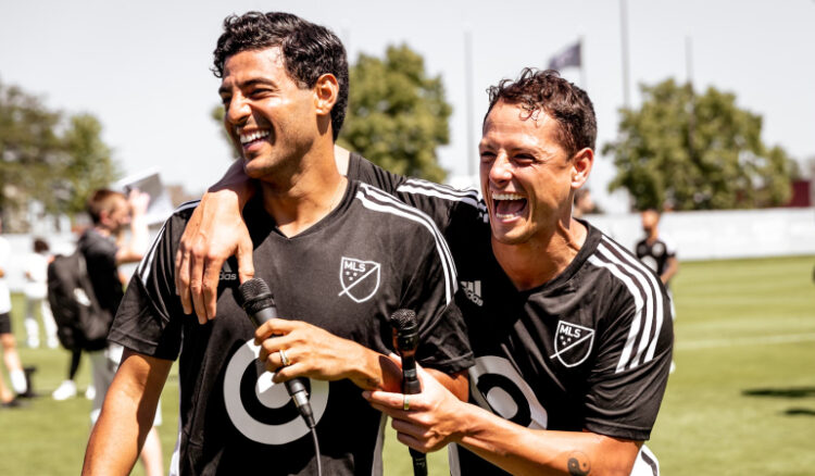 Quiere Chicharito a Carlos Vela de compañero para regresar a Chivas