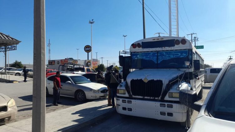 Rescatan a 30 migrantes centroamericanos en Río Bravo